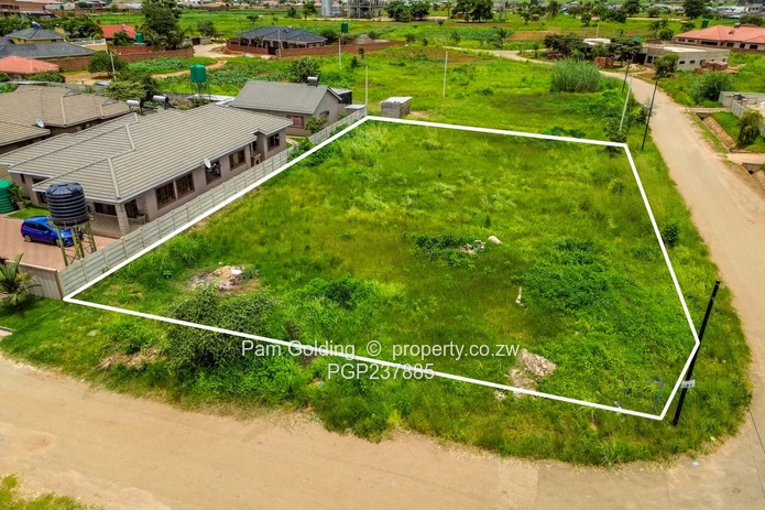 1500 Square Meter Stand For Sale in Haydon