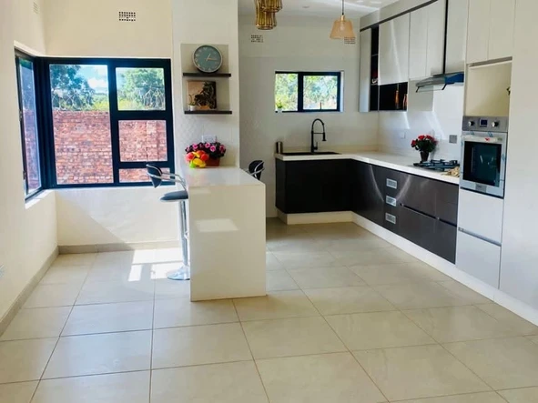 4 Bedroom Flat & Apartment