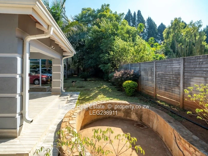 Ultra-Modern Executive Home – Strathaven Residence with Pool