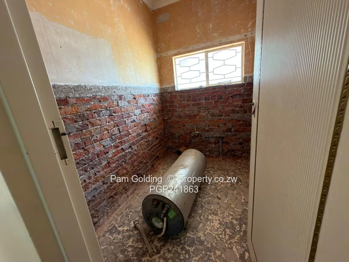 Kumalo- Spacious property with renovation potential (Sole Mandate)