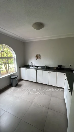 Office space/showroom in an excellent location on Enterprise Road