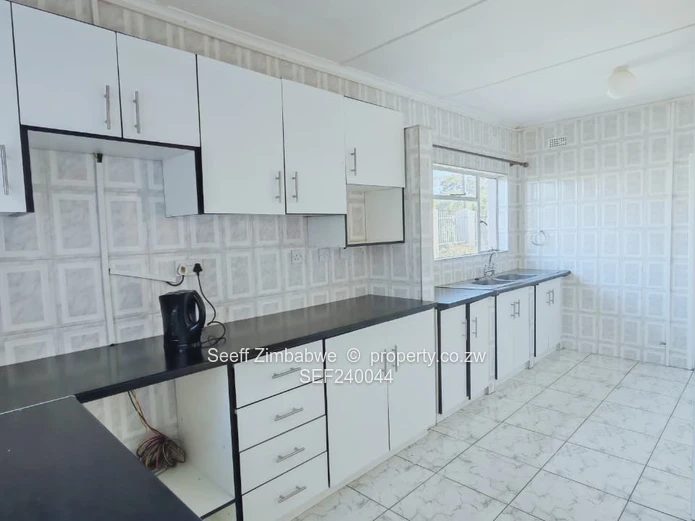 Selbourne Park | BULAWAYO Modern Family Home – Corner Stand