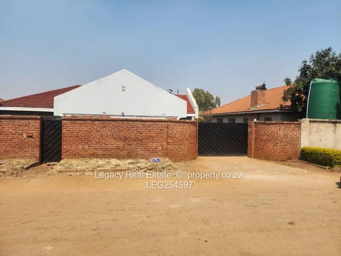 Spacious 3-Bed New Marlborough — Fitted Kitchen, Tiled Baths & Cottage (Sole Mandate)