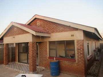 Spacious 5-Bed Kambuzuma Home for Rent - Secure & Convenient