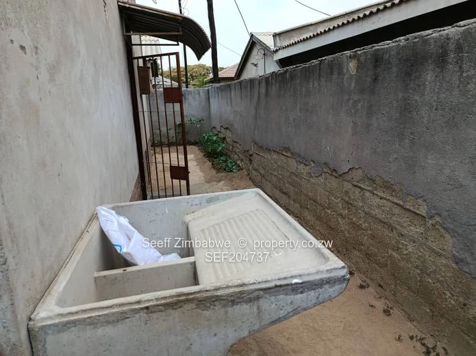 5-Bed Zengeza Home on 275 m² with Borehole & Carport (Sole Mandate)