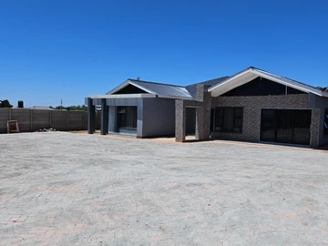 6 Bedroom House