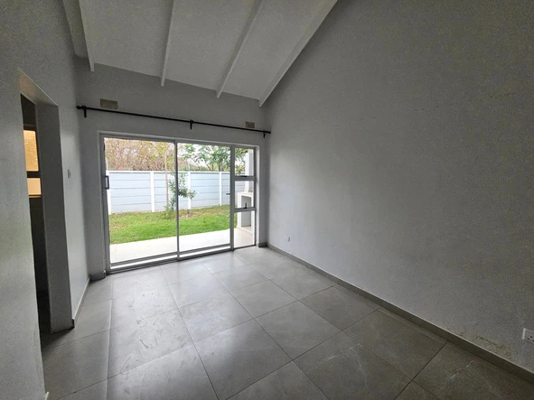 3 Bedroom Flat & Apartment