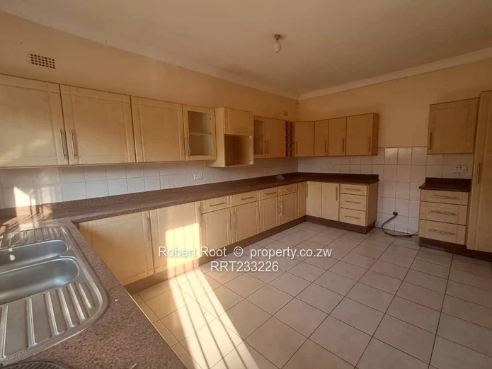 Spacious 4 bed family home in New Marlbrough