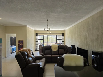 2 Bedroom Flat & Apartment