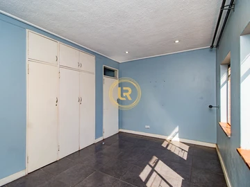 2 Bedroom Flat & Apartment