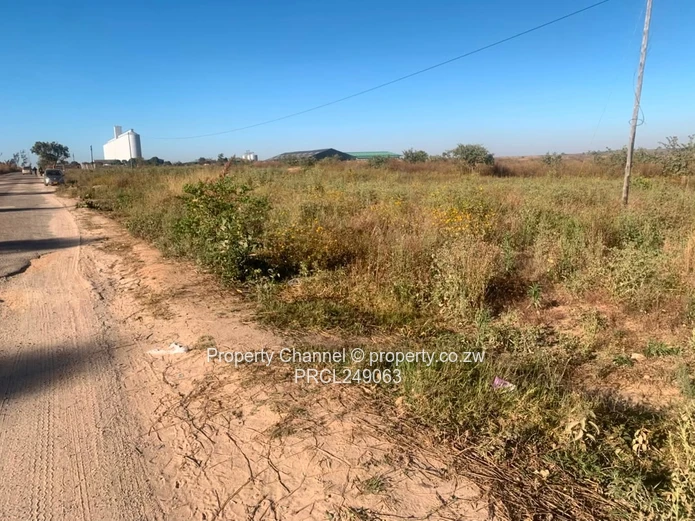 Prime 4950m² Tarred-Main Road Commercial Stand in Karoi