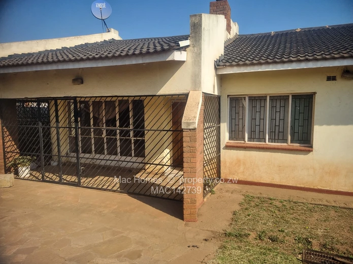 3 Bed Houses for Sale in Westlea MAC142739