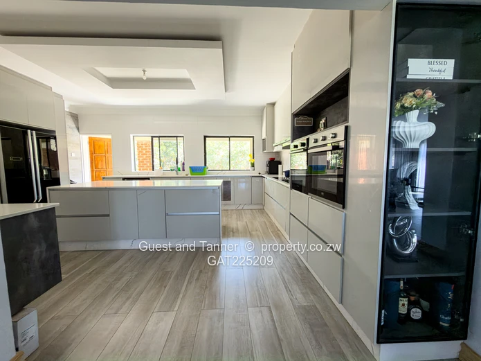 5-Bedroom Family Estate For Sale in Sunway City, Harare East 