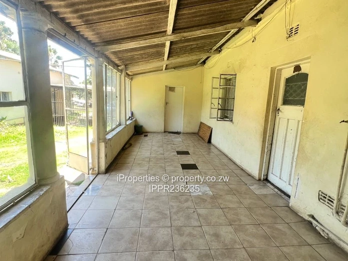 Prime 2,187sqm Property with Main House & Cottage