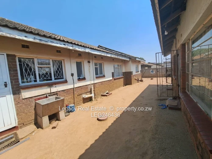 Spacious 4-Bedroom Houghton Park Home With Cottage And Title Deeds