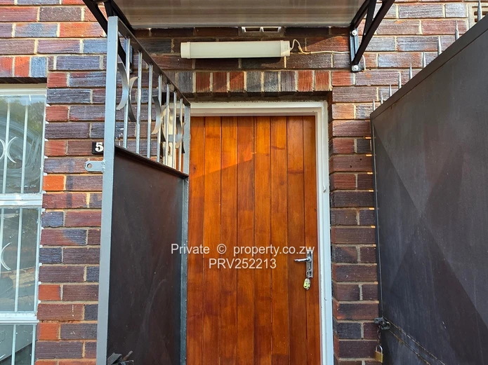 Fully Renovated 2-Bedroom Garden Flat to Rent in Greystone Park – Tranquil Living Among  Trees