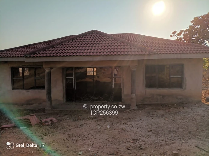For sale is a 3 bedroom cottage sitting on 1200m² in Crowhill (Sole Mandate)