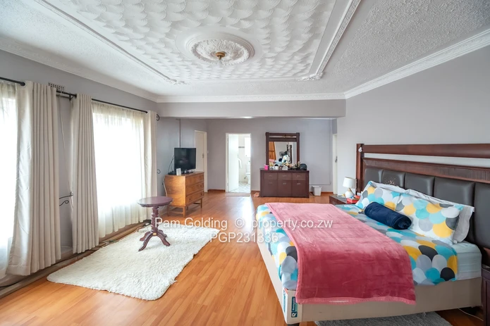 Neat and Spacious Family Home!!