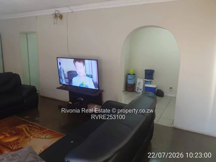 Spacious 4-Bed Westlea Home — Walled, Staff Quarters