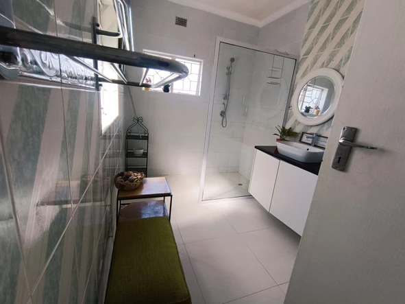 3 Bedroom Flat & Apartment