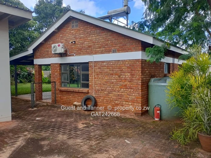 Beautiful Dual-Residence Property on 1,400sqm