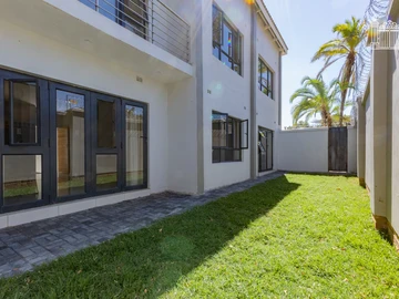 2 Bedroom Flat & Apartment
