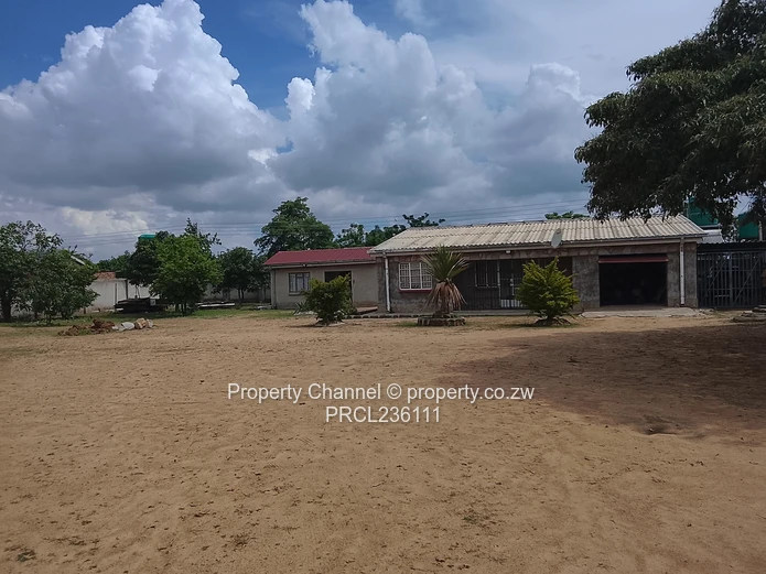 Spacious 3-Bed Home with Borehole & Large Yard in Southlea Park