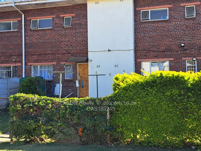 Neat garden flat to let in Avondale West