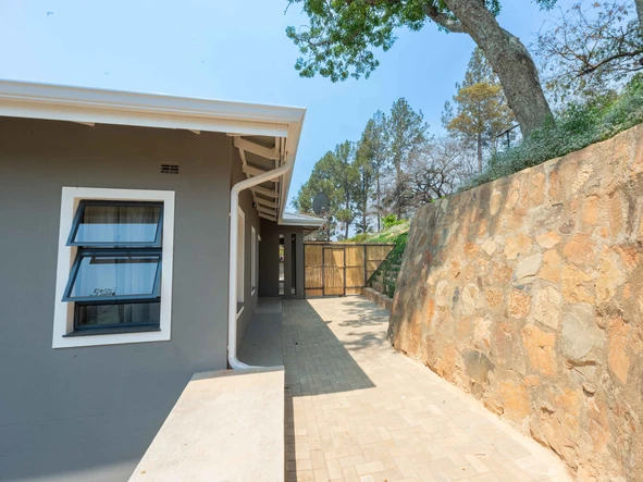 4 Bedroom Flat & Apartment