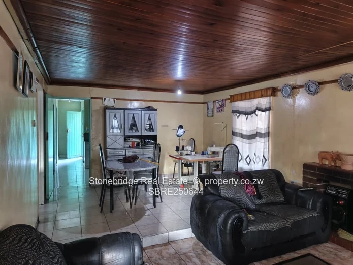 3 Bedroom House in Lobengula West For Rental
