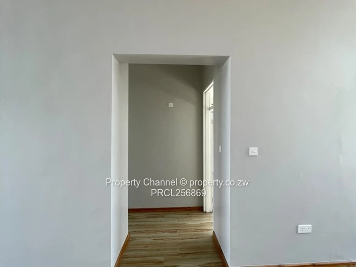 Stunning 3-Bed Home with Vaulted Beams & Kitchen Island