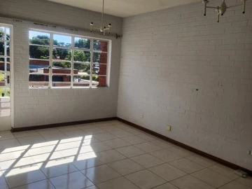 2 Bedroom Flat & Apartment