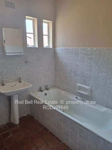 Sunny 2-Bed Garden Flat with Patio & Fireplace - Greendale North, Harare