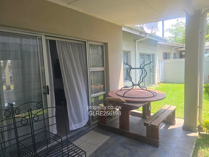 Sunlit 2-Bed, 2-Bath Newlands Flat with Borehole
