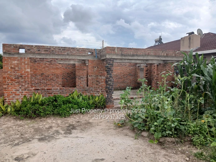 *Unfinished 4-Bedroom House in Damafalls - Huge Potential!* (Sole Mandate)