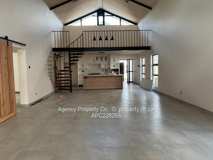 CORNEr UNIT - LARGE GARDEN - MODERN TOWNHOUSE