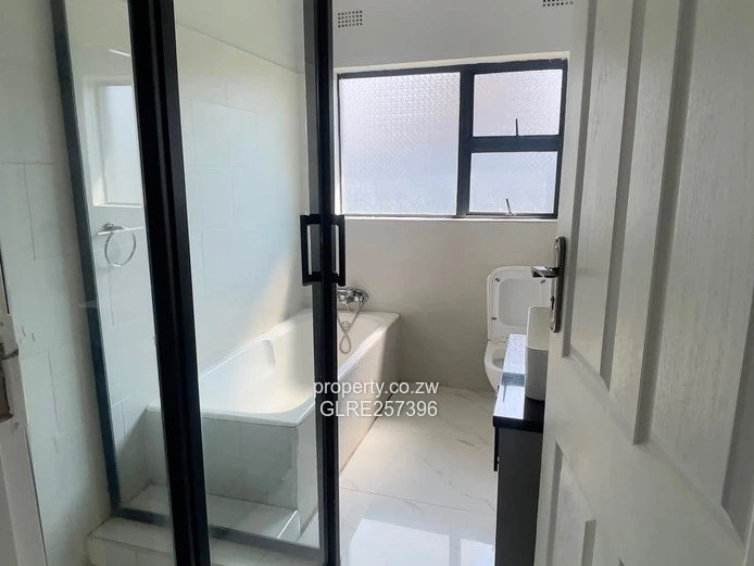Spacious 3-Bed with Borehole, Carport & Modern Kitchen - Gletwin Park
