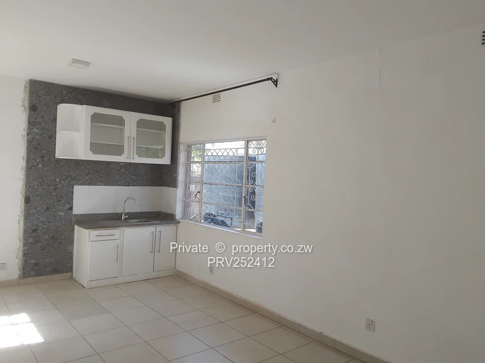 3 bedrooms flat upstairs downstairs 
