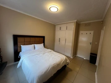 4 Bedroom Flat & Apartment