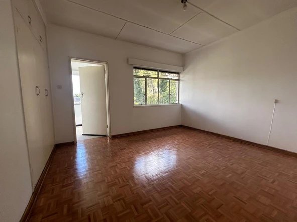 2 Bedroom Flat & Apartment