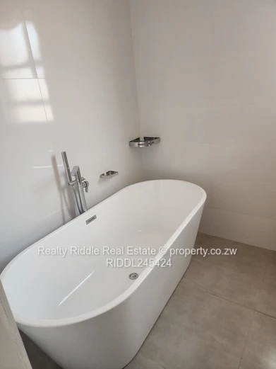 Emerald Hill: New 3-Bed Townhouse Complex w/ Borehole