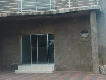 2 Bedroom Flat & Apartment