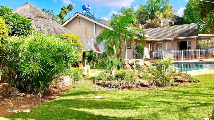 Modern and Well positioned for Commercial Use House  In Alex Park!