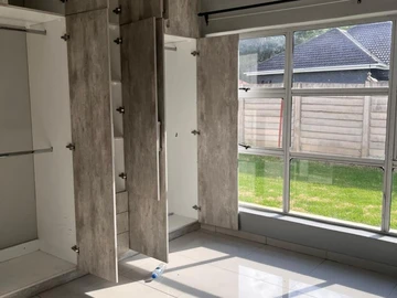 3 Bedroom Flat & Apartment