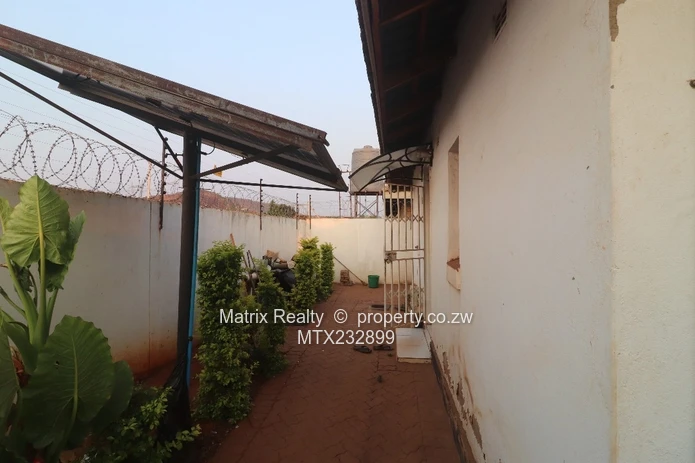 4 Bedroom House for Sale in Warren Park D