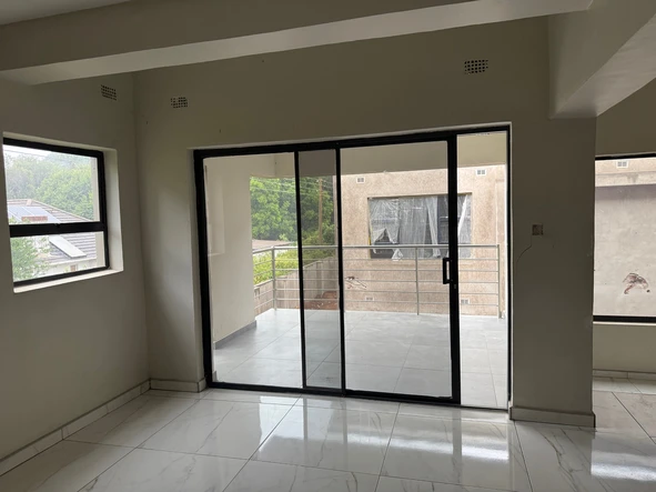 4 Bedroom Flat & Apartment