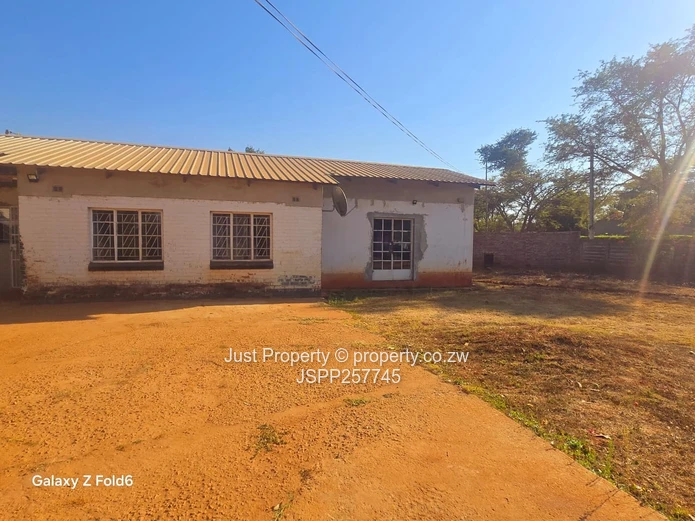 2-Bed Cottage with Expansive Yard on 2,153 m² — Mabelreign 