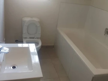4 Bedroom Flat & Apartment