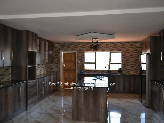 Stunning 5-Bedroomed House In Mtpleasant Heights