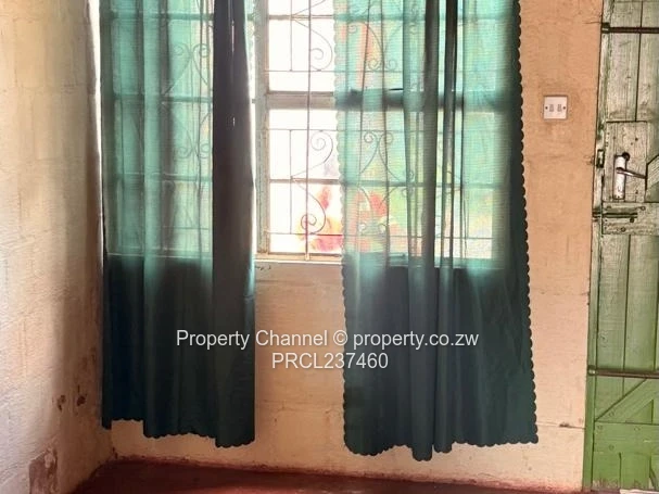 Compact 1-Bed in Zengeza — Walled Yard, Tank & Solar